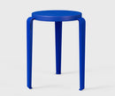 LOU Klein Blue® tabouret en chêne